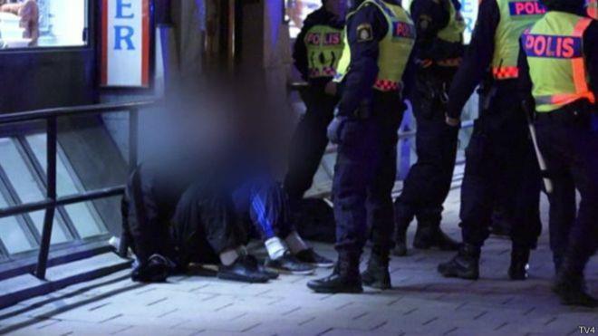 عززت الشرطة السويدية من وجودها في وسط المدينة، ونش