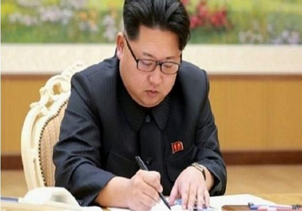 عرض التلفزيون الكوري الشمالي الرسمي صورة الزعيم ال