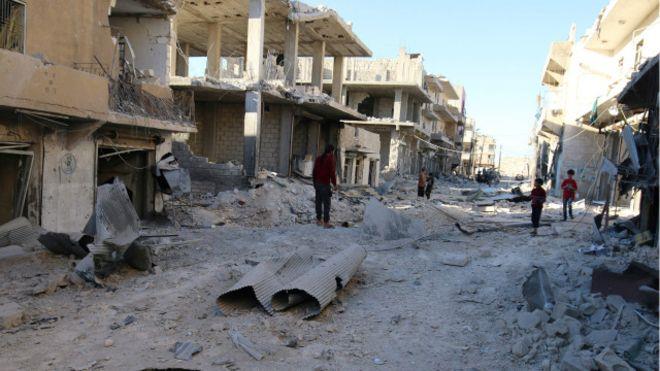 يقدر عدد السكان الباقين في شرقي حلب بنحو 250 ألف ش