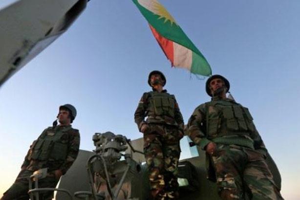 مقاتلون من قوات البشمركة الكردية على موقع في جبل ز