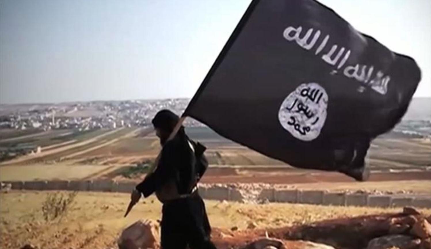 مسلحو تنظيم الدولة الإسلامية يقتحمون منشآت حكومية