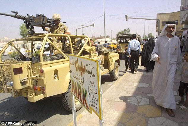 صورة أرشيفية لدورية عسكرية بريطانية في العراق عام 