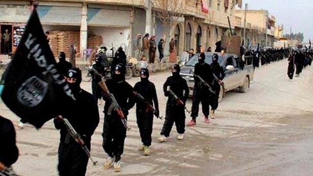  مسيرة لمسلحي نتنظيم الدولة الإسلامية في مدينة الر
