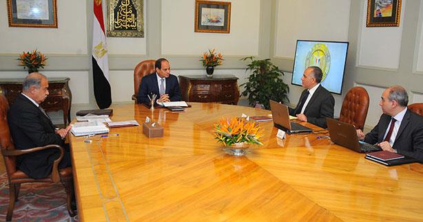 السيسي يجتمع برئيس الوزراء ووزير الري