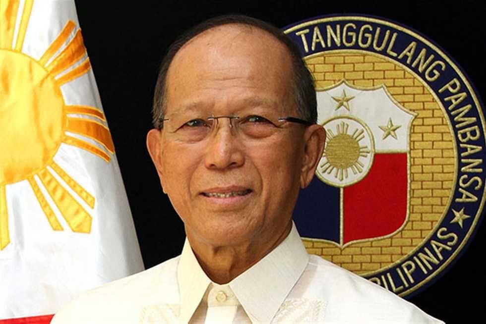 وزير الدفاع الفلبيني ديلفين لورينزانا
