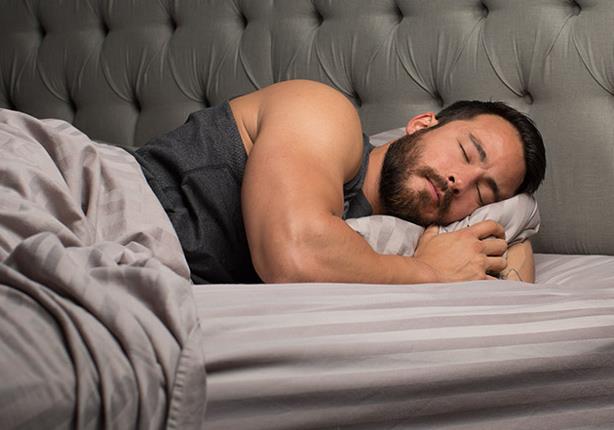 النوم يساعد على بناء العضلات.. كيف؟