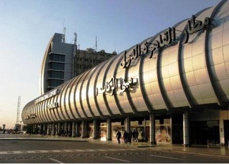 ضبط عملات أثرية داخل طرد بمطار القاهرة