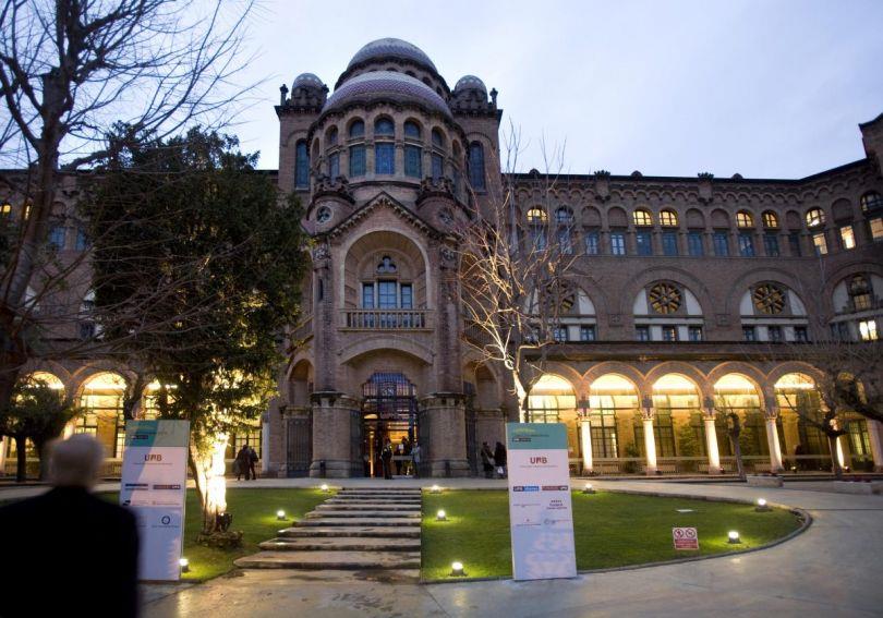 جامعة برشلونة الإسبانية