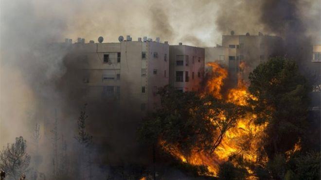 حريق في حيفا وهو أحد الحرائق العديدة التي حدثت في 