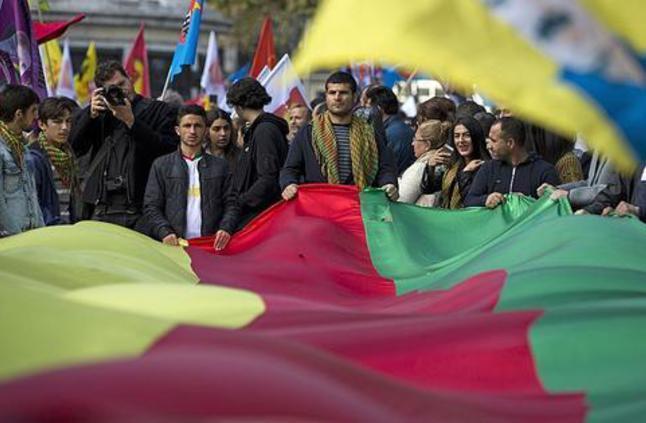 مئات الأكراد يتظاهرون في فرنسا احتجاجا على اعتقالا