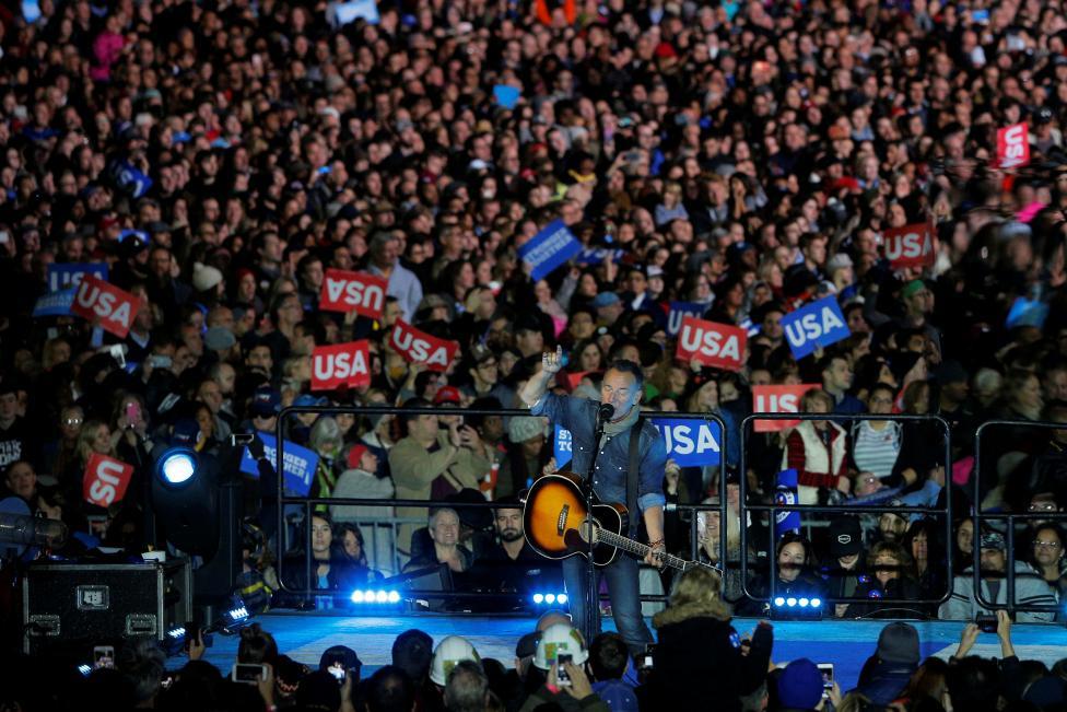 تجمع انتخابي لكلينتون في بنسلفانيا - رويترز