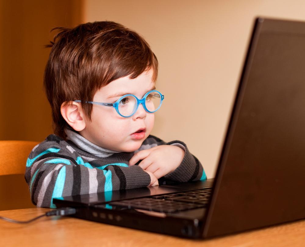 5 قواعد لأمان طفلك على الإنترنت 