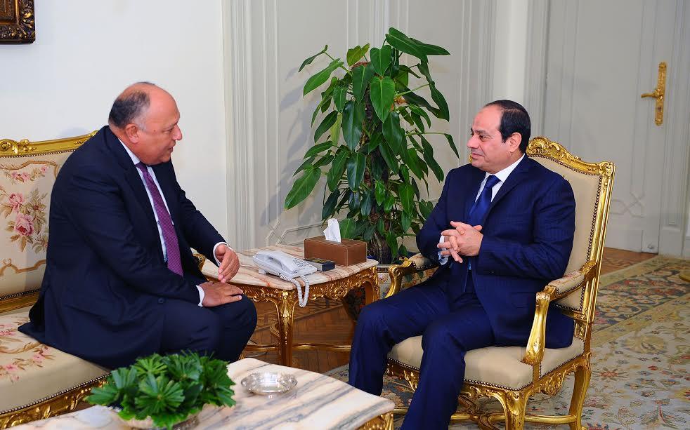 الرئيس السيسي يجتمع مع وزير الخارجية
