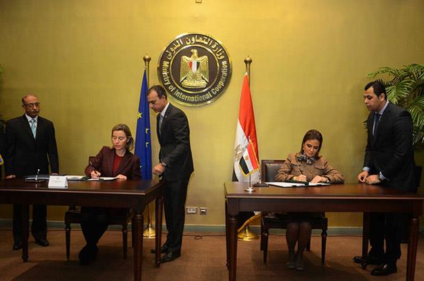 مصر توقع اتفاق منحتين من الاتحاد الأوروبي