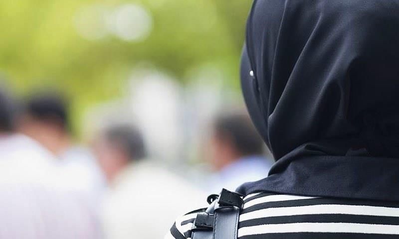 الحجاب يتسبّب في طرد مسلمة من حفل بمقر بلدية فرنسي