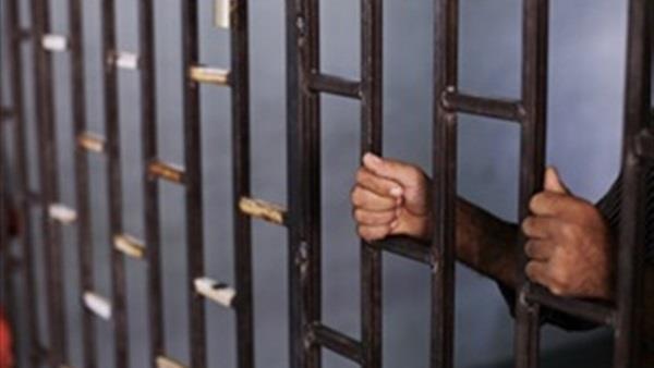 حبس ضابط وأمين شرطة ٤ أيام بتهمة تهريب متهم من محك