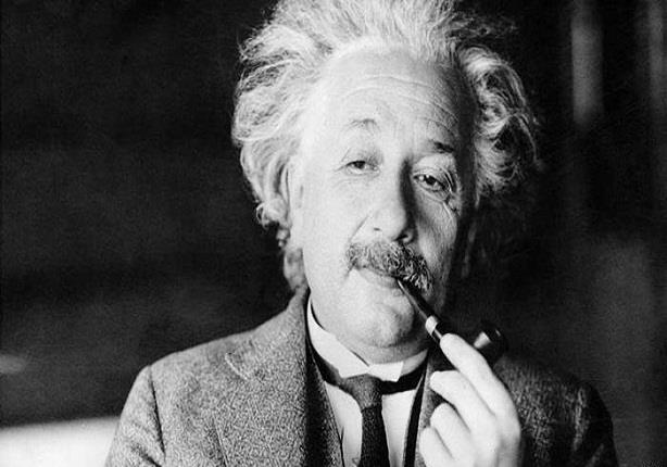 ذكاء اينشتاين.. لغز حير العلماء مثل نظرياته