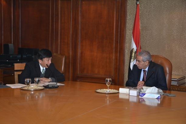 خلال لقاء وزير الصناعة مع السفير الياباني