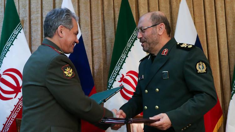 وزيرا الدفاع الإيراني حسين دهقان والروسي سيرغي شوي