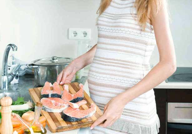 العلماء ينصحون الحوامل بعدم الإفراط في تناول السمك