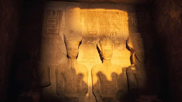تعامد الشمس على الآثار الفرعونية