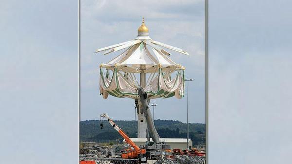 ساحات المسجد الحرام تتزين بأكبر مظلات في العالم