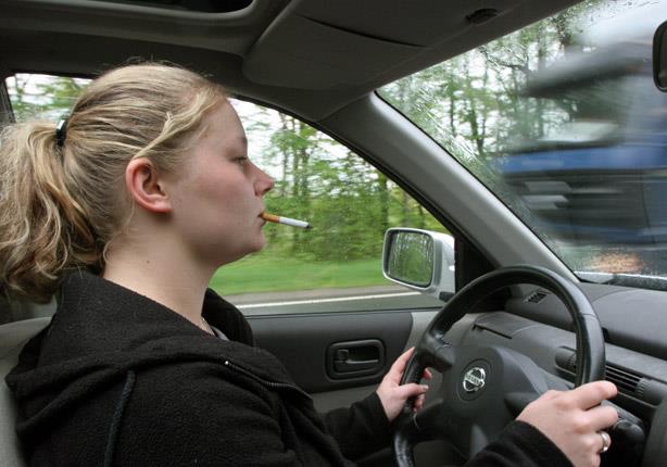 سلاح فعال للتخلص من رائحة السجائر بالسيارة