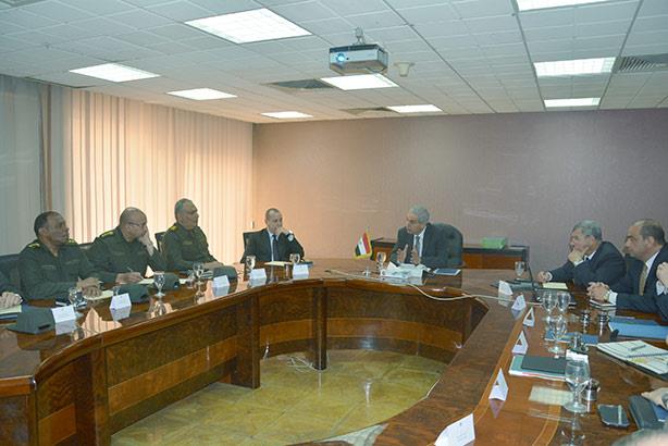 اجتماع وزير الصناعة والتجارة حول مدينة الأثاث بدمي