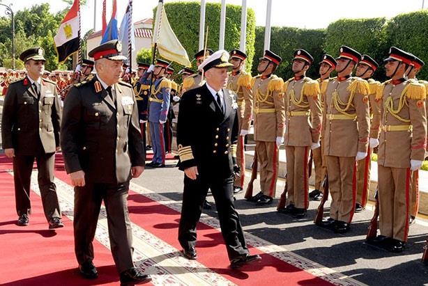 الفريق محمود حجازي يستقبل رئيس أركان القوات المسلح