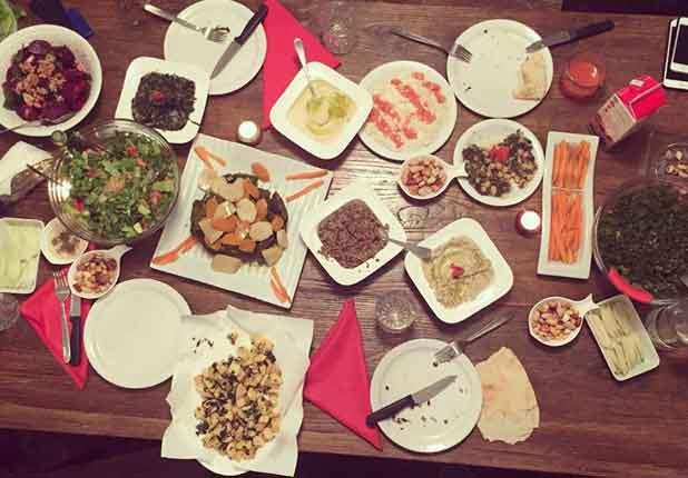 مائدة للطعام النباتي- تصوير باسم يوسف