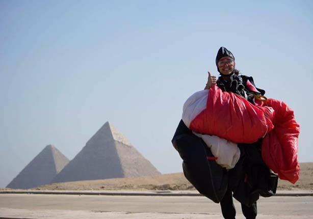 رضوى مصطفى.. أصغر مصرية تمارس القفز الحر فوق الأهر