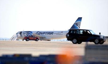 الطائرة المصرية المختطفة