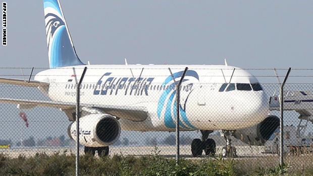 اتخاذ إجراءات قانونية ضد خاطف الطائرة المصرية