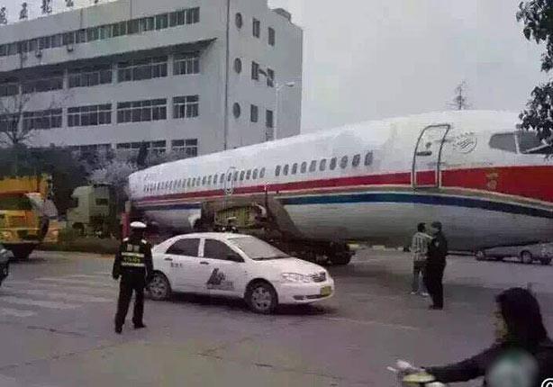 طائرة تتسبب في أزمة سير خانقة في مدينة صينية