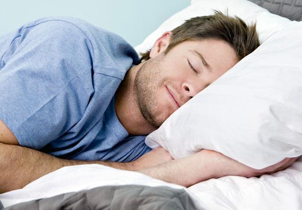 حاجة الإنسان للنوم تختلف بحسب عوامل عديدة، أهمها ا