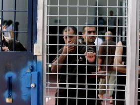 إسرائيل تعتقل في سجونها 7000 فلسطيني