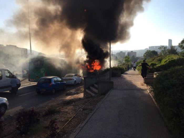 الشرطة الإسرائيلية: قنبلة وراء انفجار حافلة بالقدس