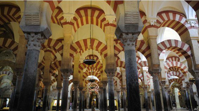 إعادة صفة المسجد إلى "كاتدرائية قرطبة" في أسبانيا