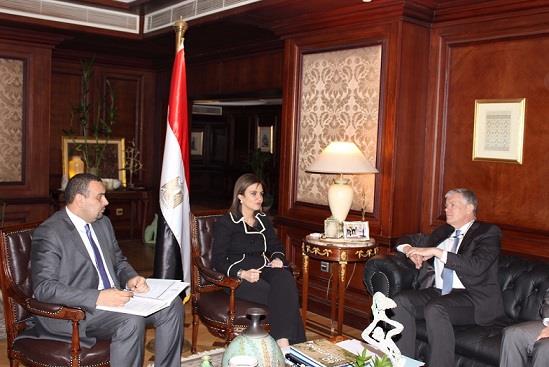   وزيرة التعاون تبحث زيارة الرئيس الفرنسي لمصر