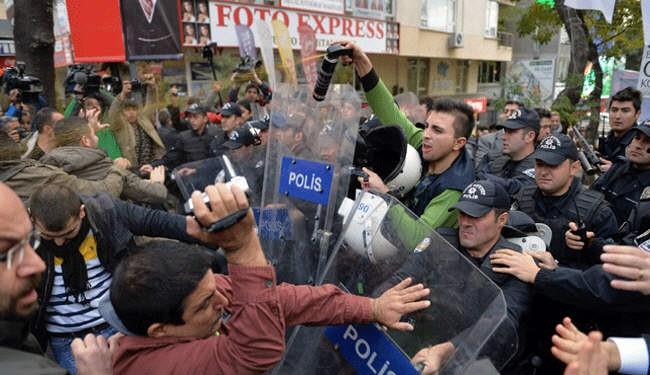 اشتباكات بين الشرطة ومتظاهرين