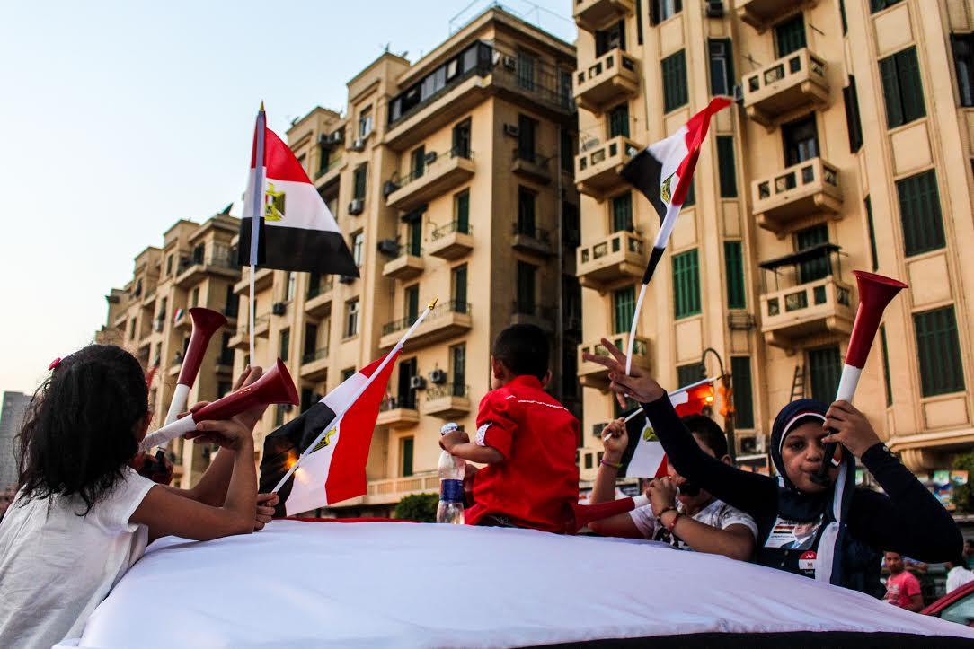 بدء توافد المواطنين على ميدان التحرير للاحتفال ارش