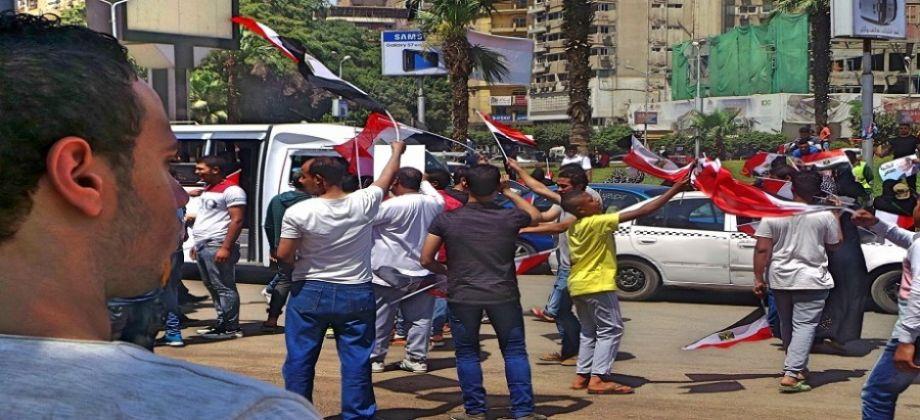 المحتفلون بتحرير سيناء يرقصون على أنغام "تسلم الأي