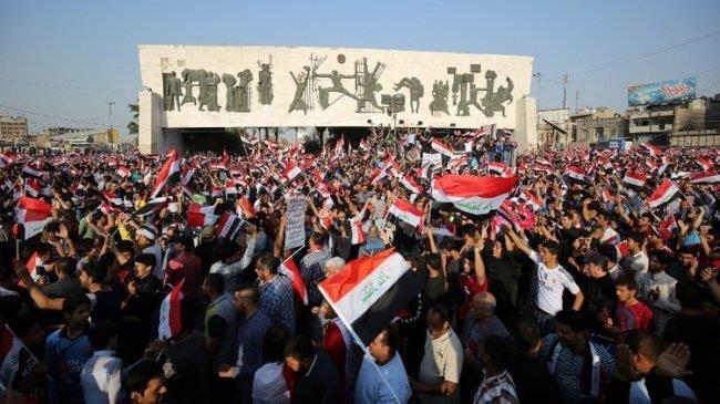 آلاف العراقيين يتظاهرون وسط بغداد