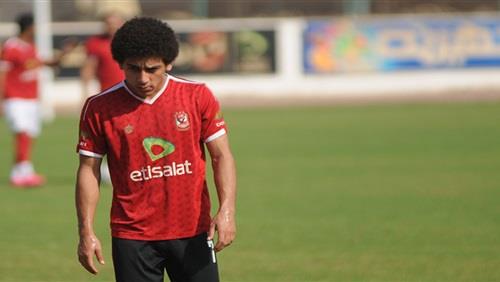 حسين السيد ظهير أيسر الفريق الأول للأهلي