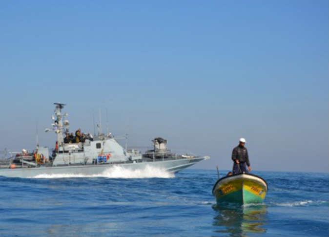 زوارق إسرائيلية تطلق النار على مراكب الصيد