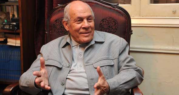 الدكتور عاصم الدسوقي أستاذ التاريخ الحديث