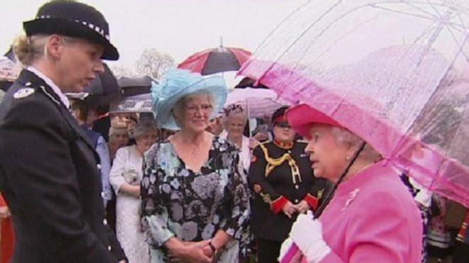 الملكة تناقش الزيارة الرسمية الصينية لبريطانيا مع 