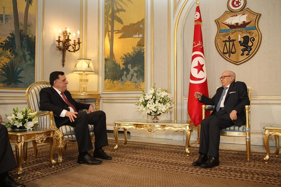 الرئيس التونسي يبحث مع رئيس حكومة الوفاق الليبية ت