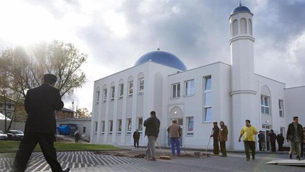 الاستخبارات الداخلية في ألمانيا تراقب 90 مسجدا 