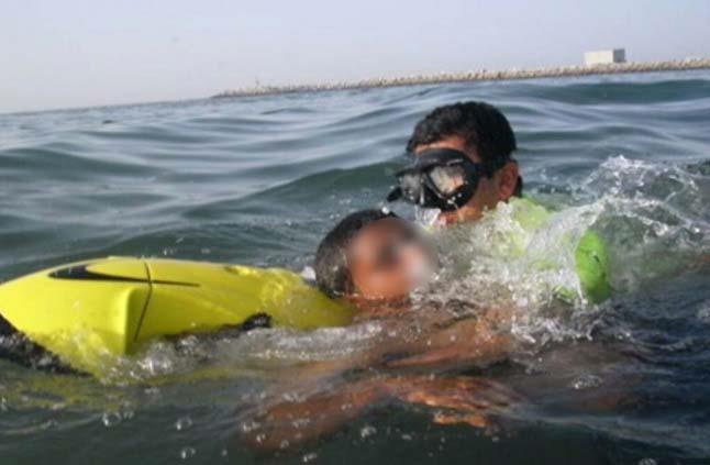 إنقاذ طفل من الغرق بمصيف بلطيم